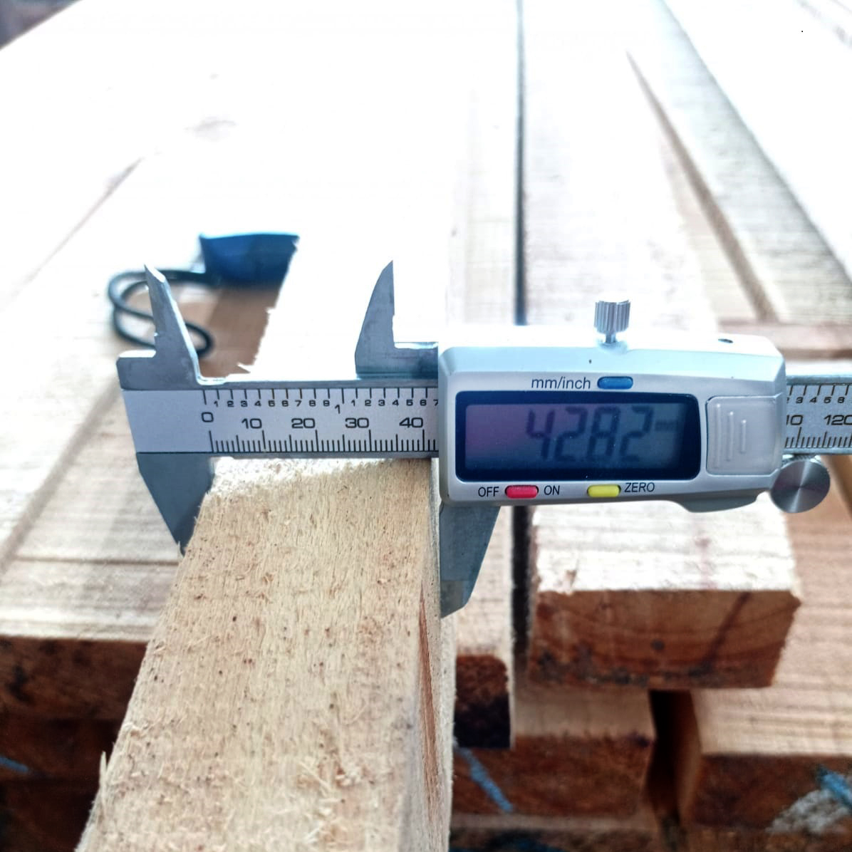 Pengukuran Tebal Kayu dengan Stigmat